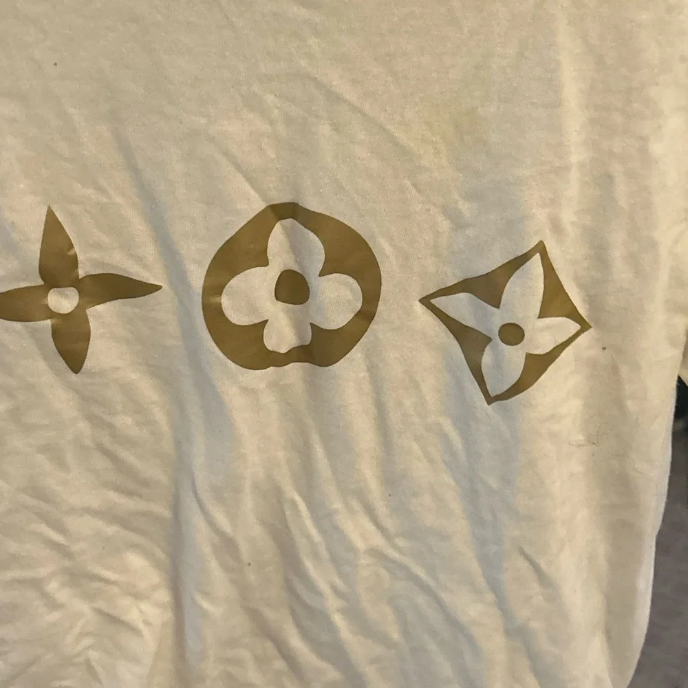 Designer inspired logo short sleeve shirt. - Picture 6 of 15